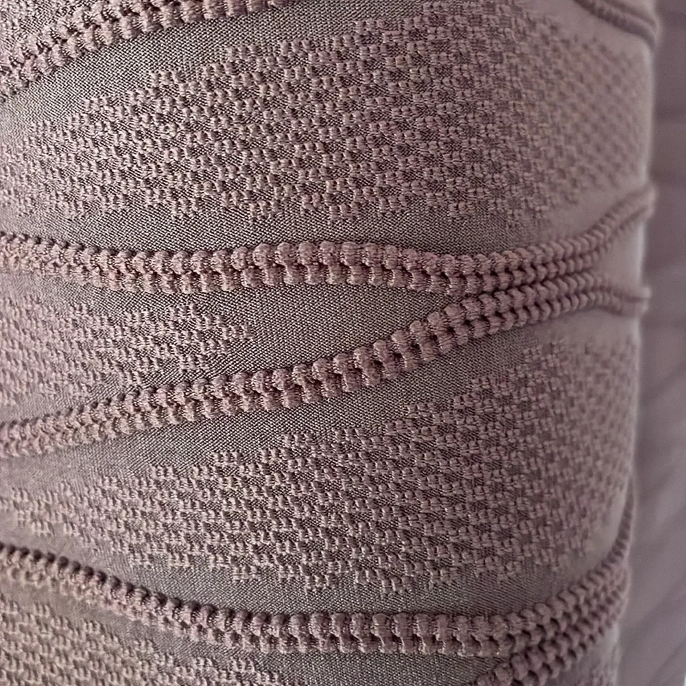 Guess form fitting plum colored dress size XL - Picture 3 of 4